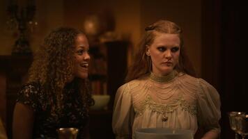 Vous êtes enfin réunies