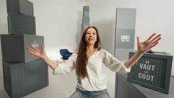 Fauteuil en cuir / Brosse à dents électrique / Jouets / Cynthia Wu-Maheux